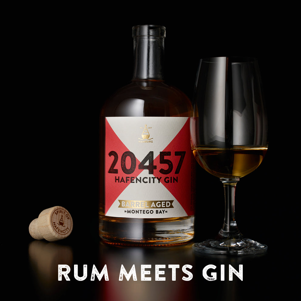 20457 Hafencity Gin Barrel Aged Montego Bay – fassgereifter Gin von Spirit of Hafencity, gereift im Jamaika-Rum-Fass mit warmen Karamell- und Rosinennoten sowie einem Hauch Vanille.