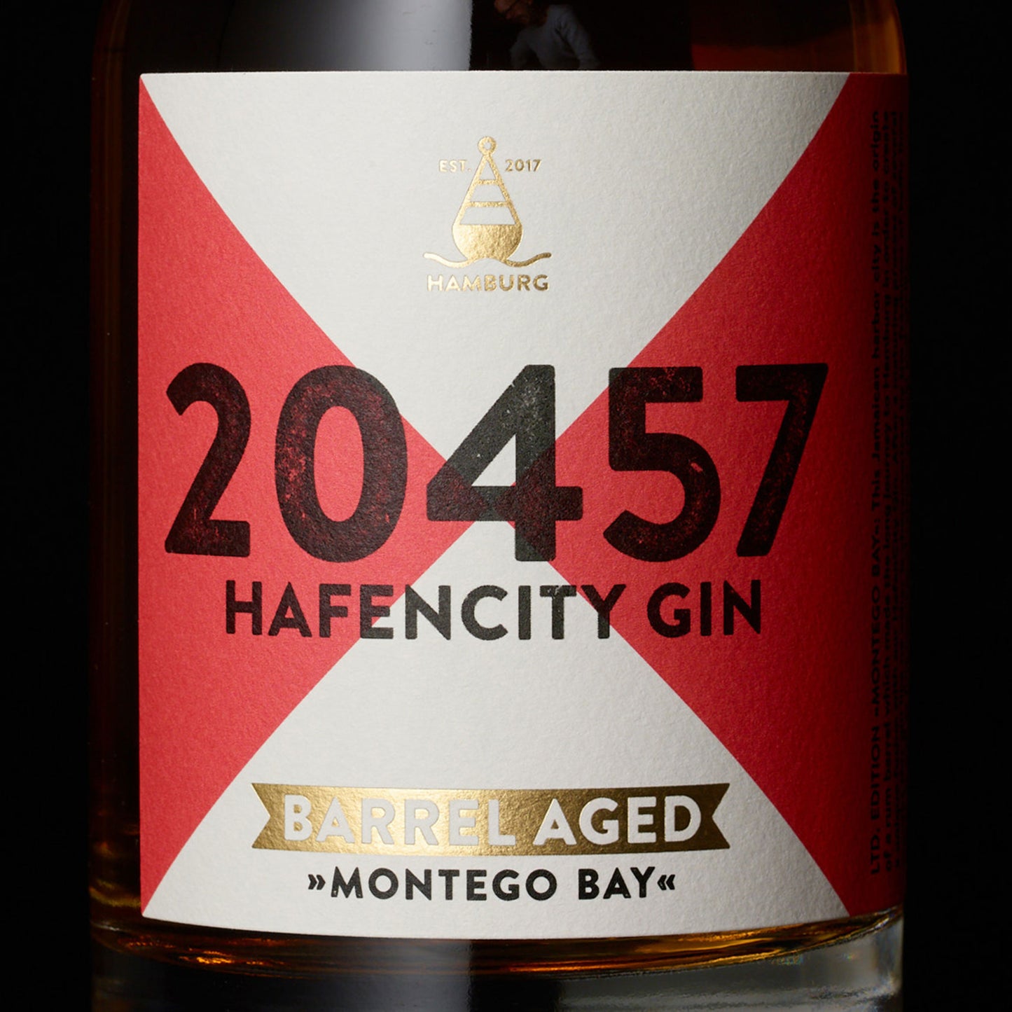 
                  
                    20457 Hafencity Gin Barrel Aged Montego Bay. Gereift in einem Jamaika Rum Fass. Etikett Limited Edition 0,5L Flasche
                  
                