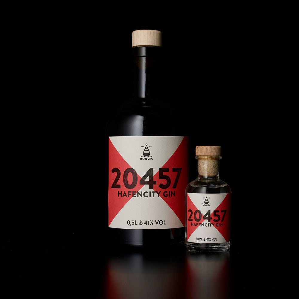 
                  
                    20457 Hafencity Gin. Handgemachter Craftgin aus Hamburg. 0,5L und 5CL Miniatur Flasche
                  
                